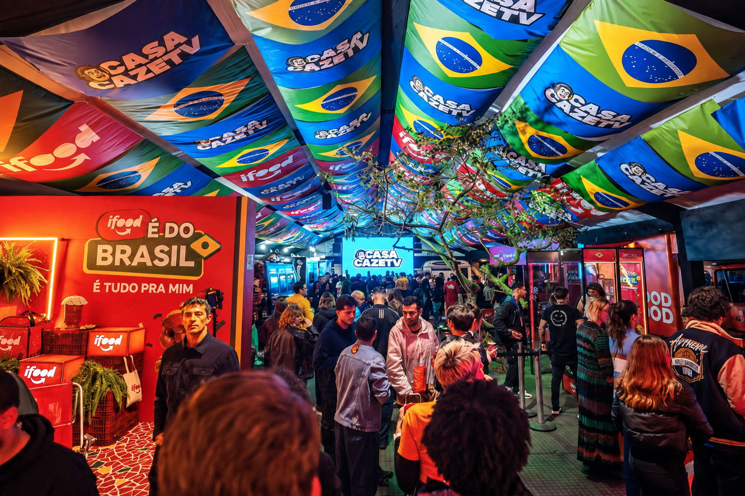 Público circulando pelo iFood Park da Casa CazéTV de São Paulo